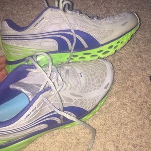 Puma Women's size 7. Like NEW!!